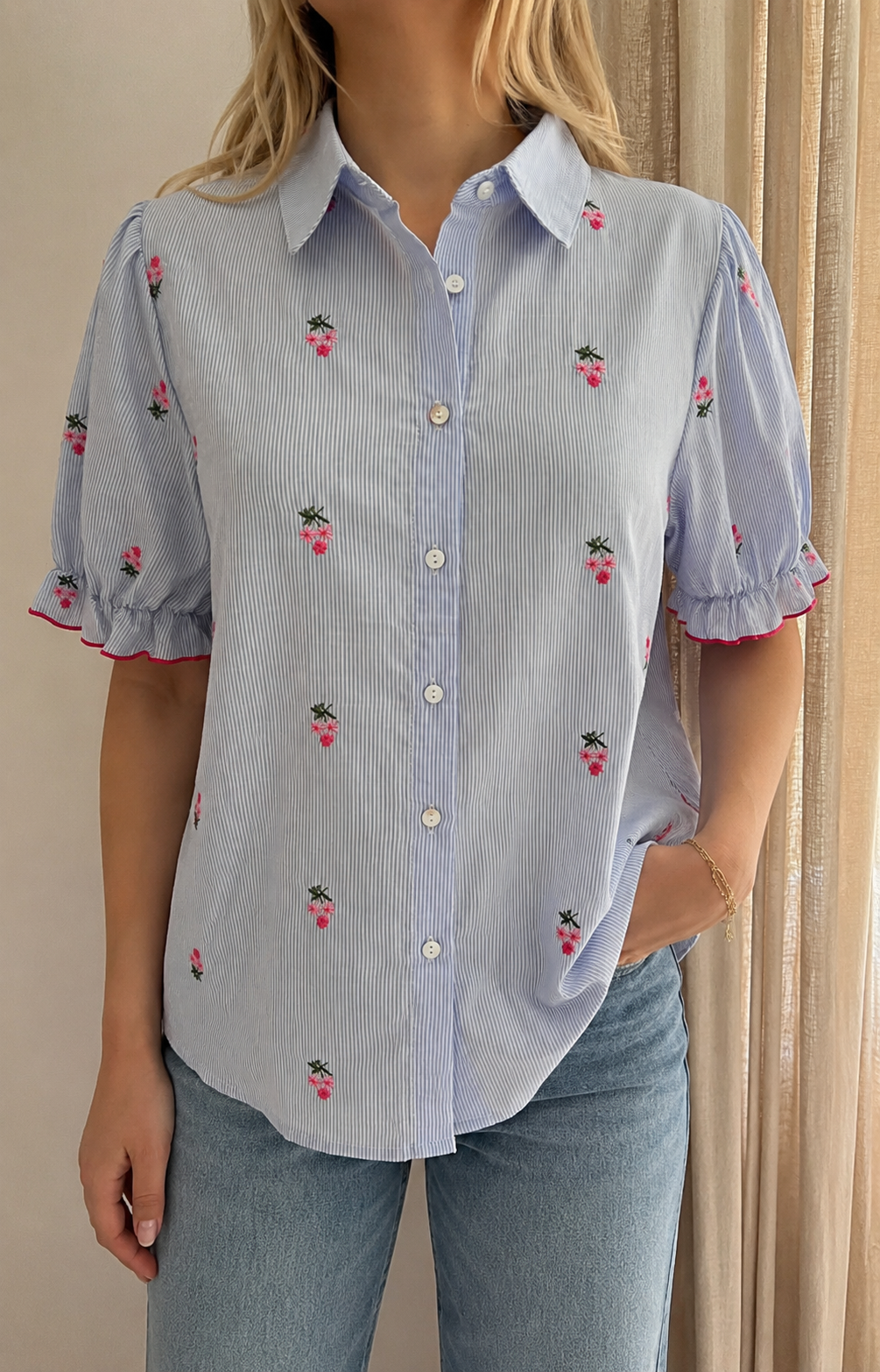 Chemise Justine rayée In April 1986 – vue de face, col classique et fermeture boutonnée | Coka Collection