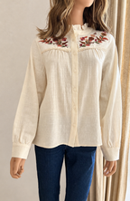 Blouse Pascaline brodée écrue Lili & Lala – vue de face, col montant volanté | Coka Collection