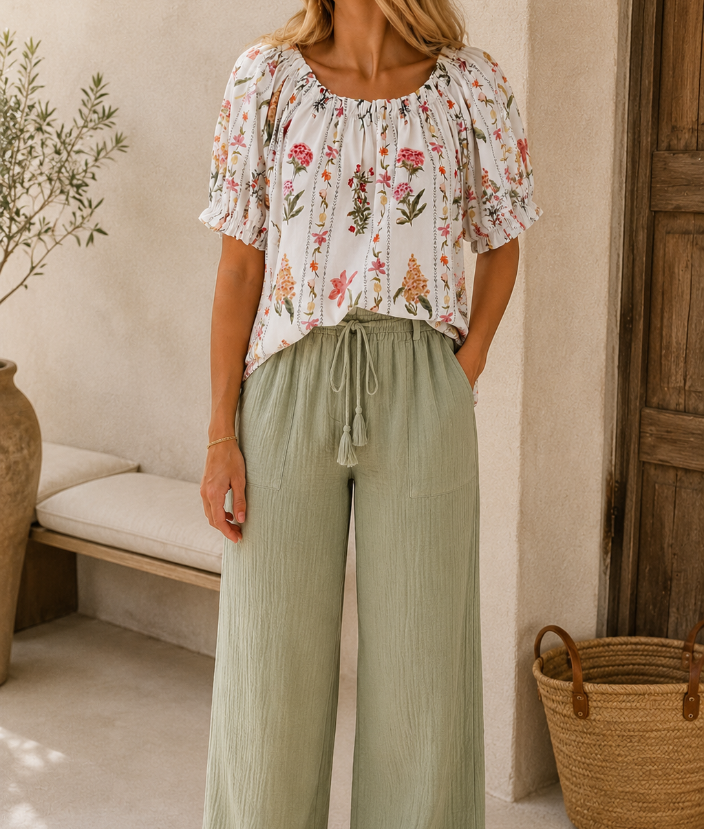 Blouse Sylvia fleurie Lili & Lala – vue de face, col élastiqué et manches bouffantes | Coka Collection