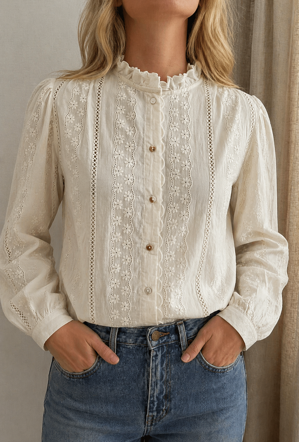 Blouse Holly dentelle écrue In April 1986 avec col volanté 