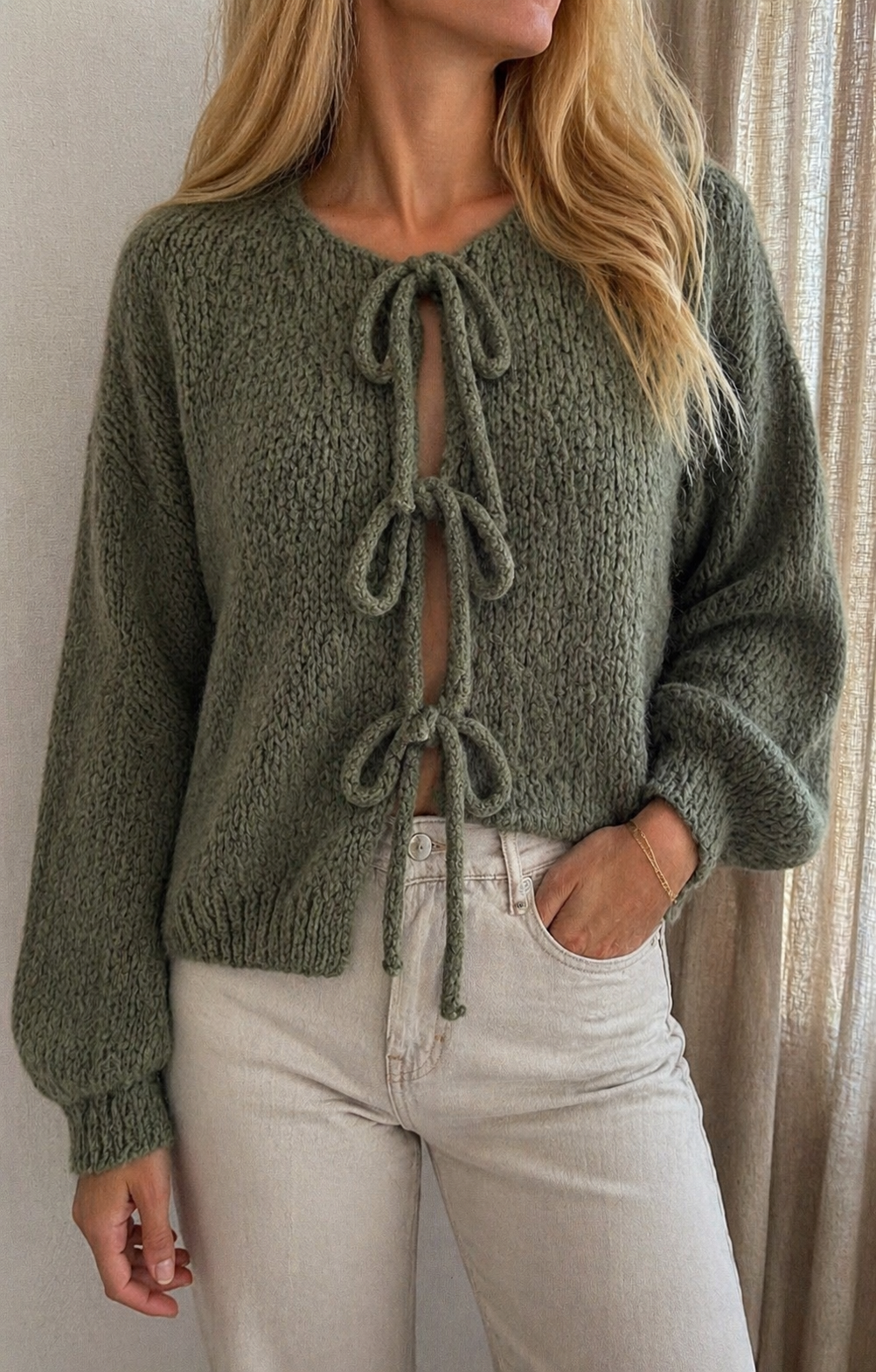 Gilet Roméo vert kaki maille épaisse noué femme - Coka Collection