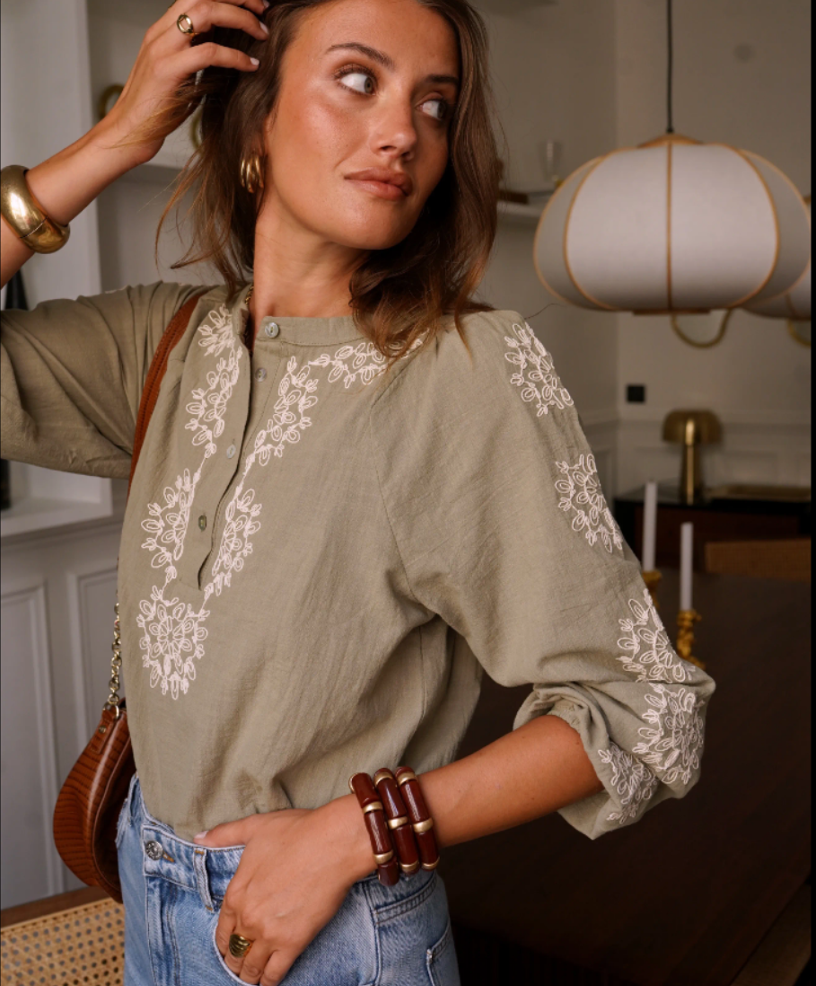 Blouse Julia brodée In April 1986