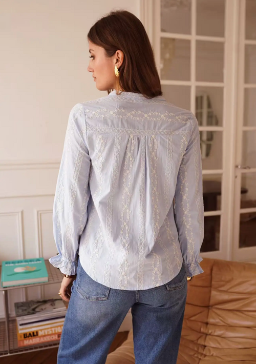 Blouse Ella bleu ciel brodée In April 1986 - vue de dos - Coka Collection