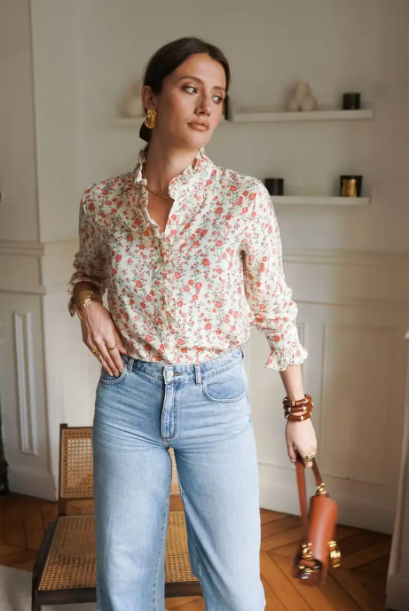 Blouse Mila fleurie rouge vert col volanté In April 1986