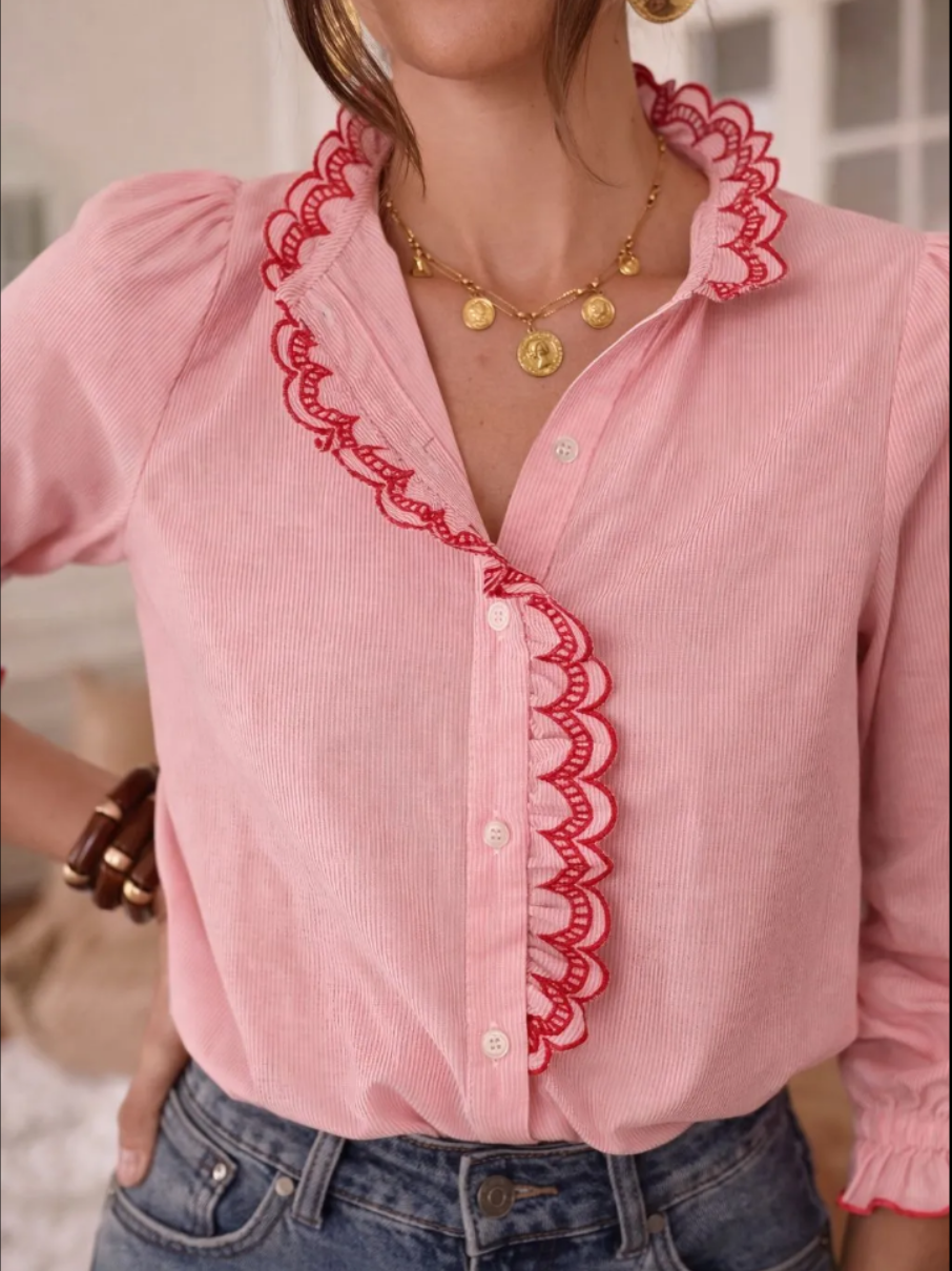 Blouse Emmy rayée rose In April 1986 – vue de face, fermeture boutonnée | Coka Collection