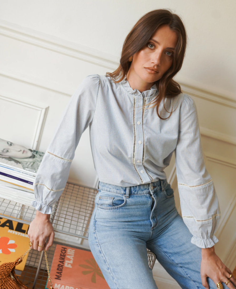 Blouse Clara rayée bleu blanc dentelle In April 1986