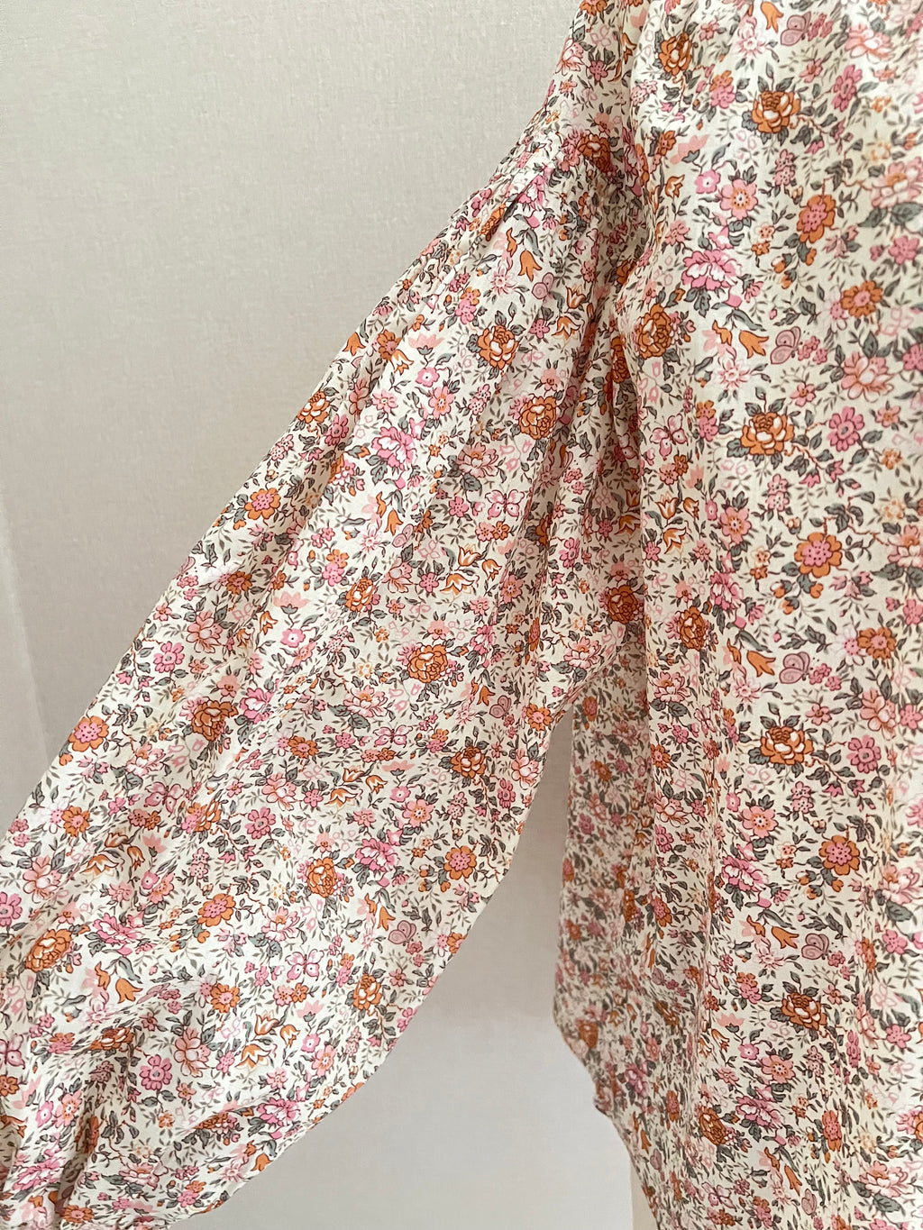 Détail manche bouffante blouse Suzzy Season