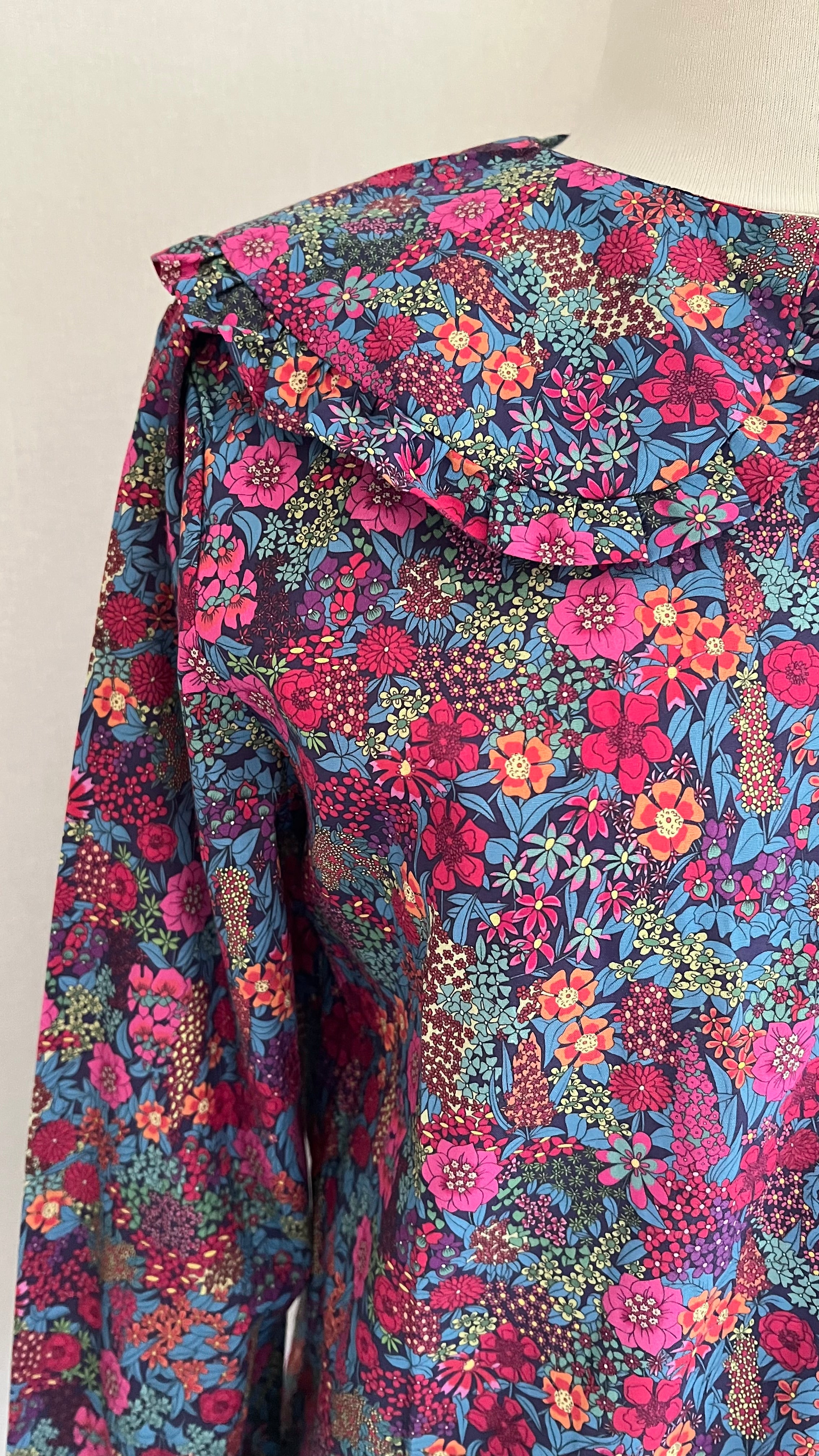 Blouse fleurie In April 1986 Juliette - détail col claudine