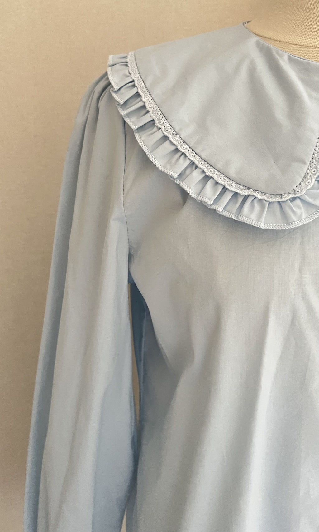 Détail col claudine blouse Sacha Lili & Lala