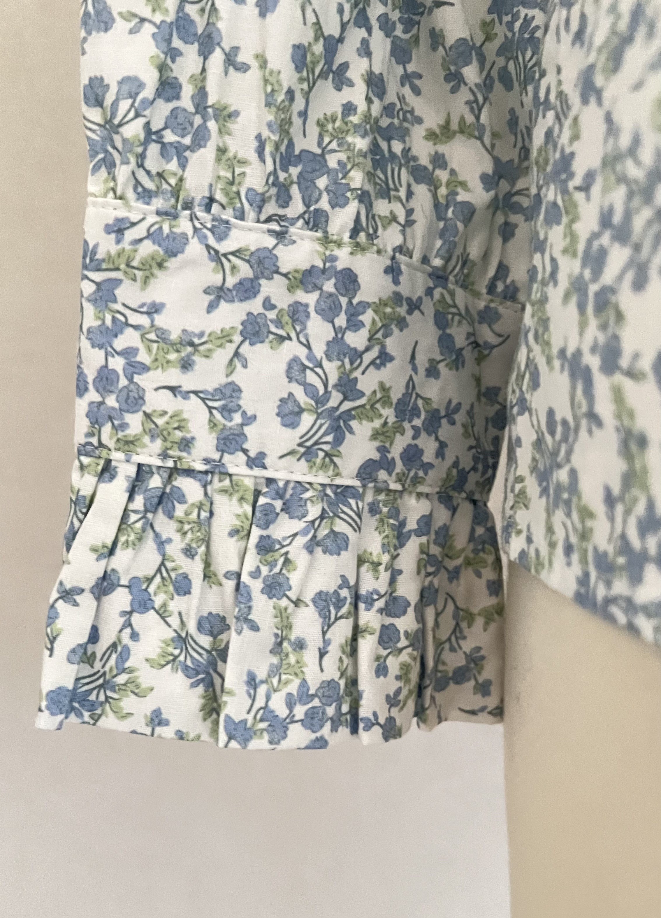 Gros plan détails manches longues blouse Jeannette Season