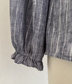 Détail rayures bleu argenté blouse Adèle In April 1986