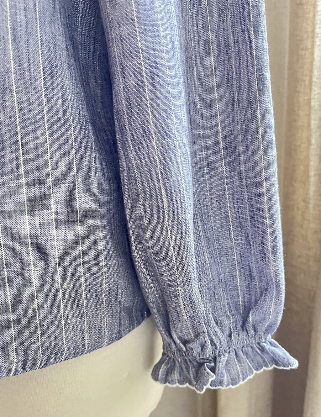 Détail manches blouse Adèle In April 1986