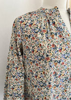 Détail motif liberty multicolore blouse Inès Lili & Lala