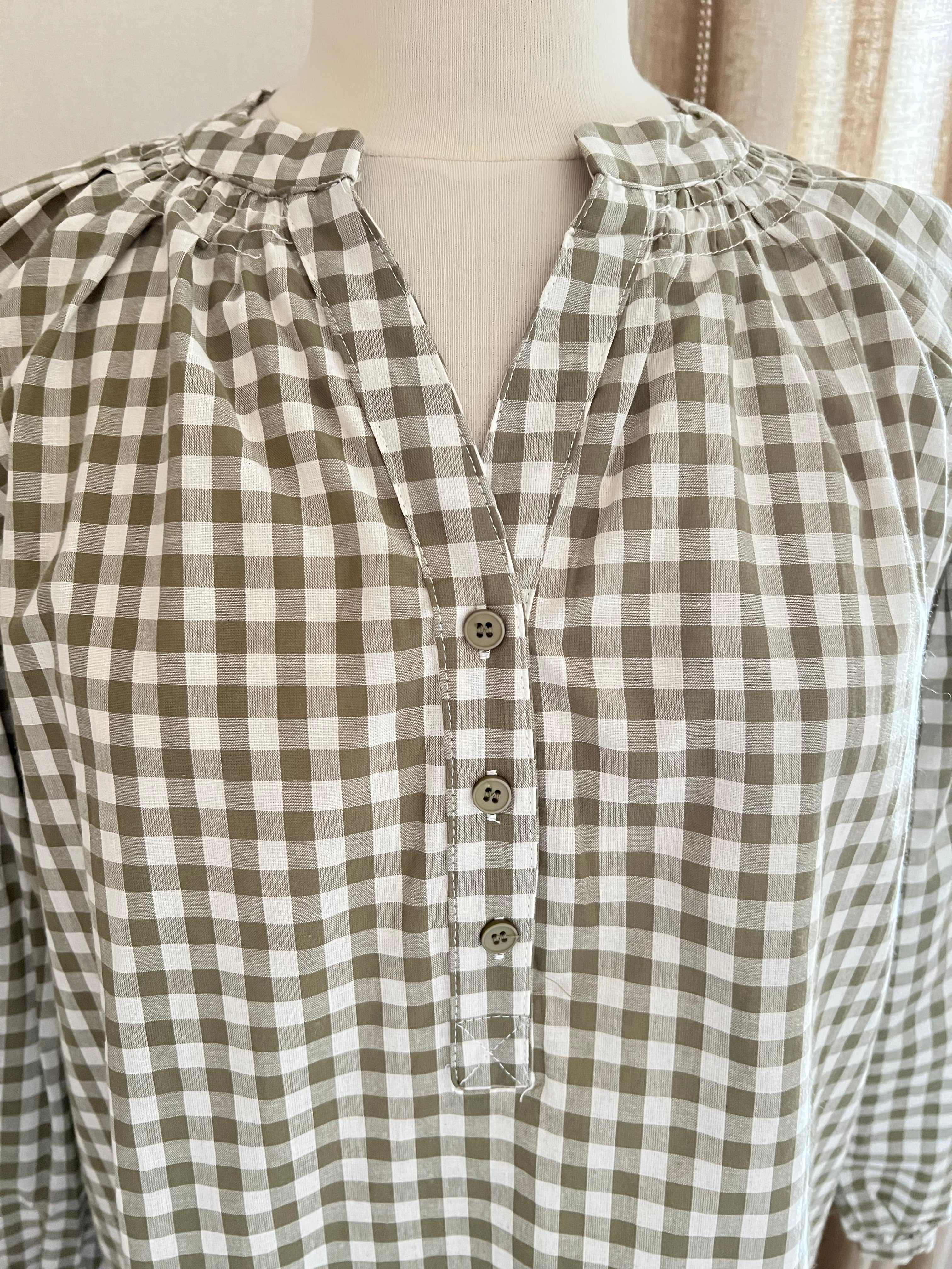 Détail motif vichy kaki blouse Lison Season