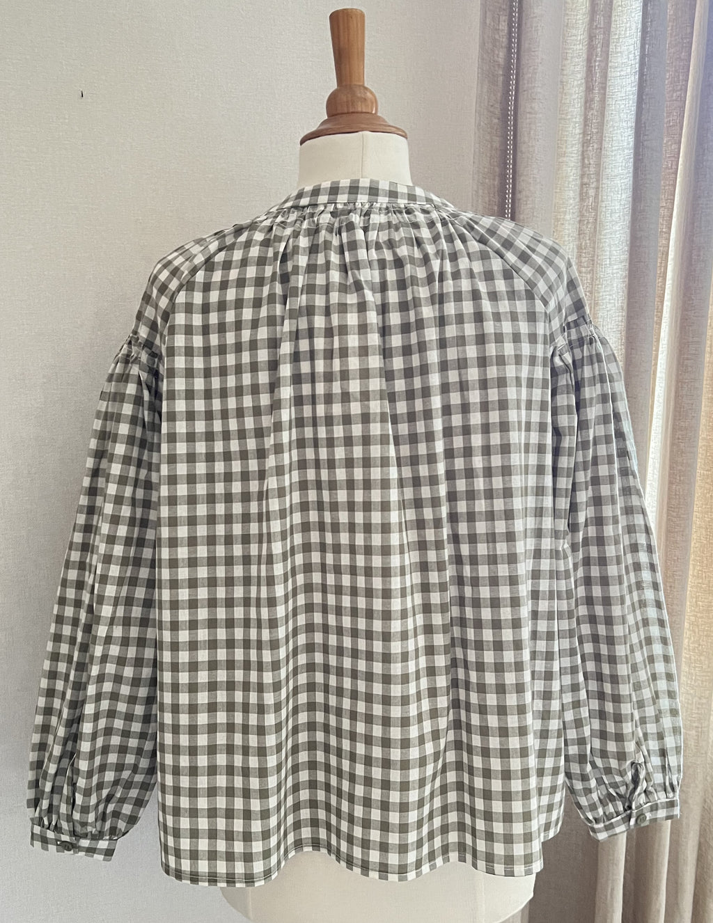Vue arrière blouse Lison Season vichy kaki