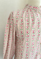 Détail motif rayé et fleuri blouse Capucine In April 1986