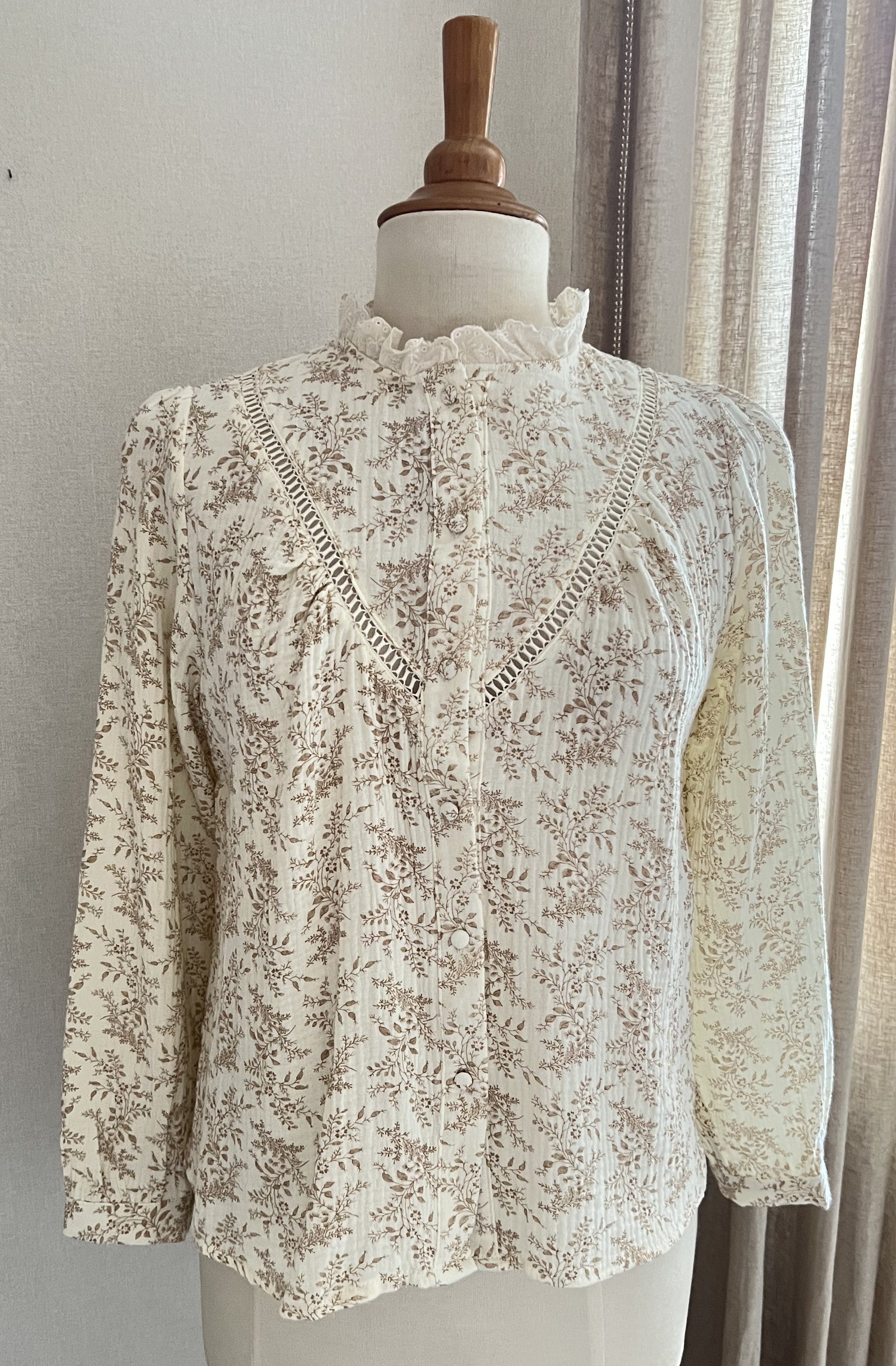 Blouse Estelle motif feuillage beige Season avec dentelle - vue de face