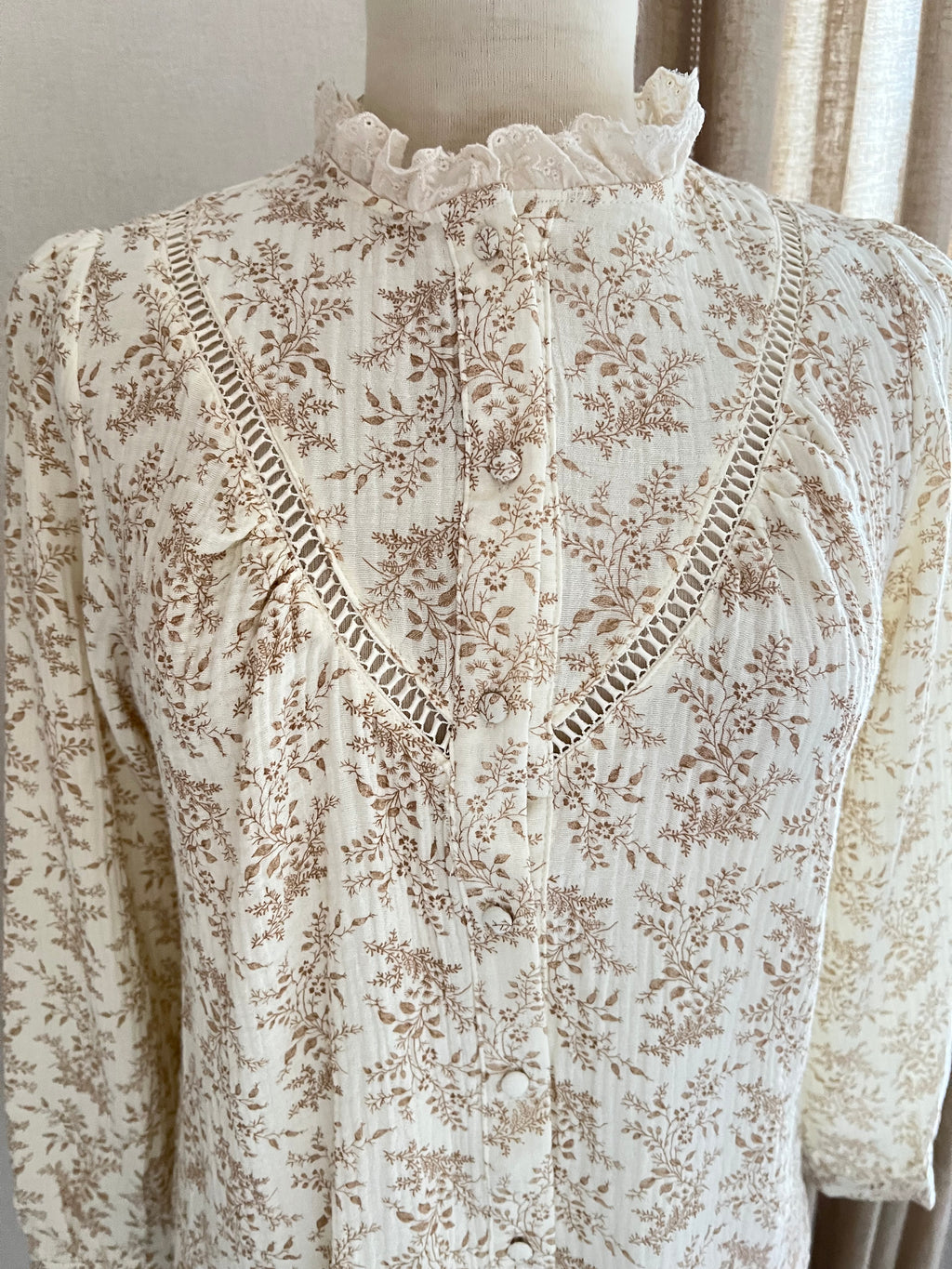 Blouse feuillage Season Estelle - détail dentelle beige