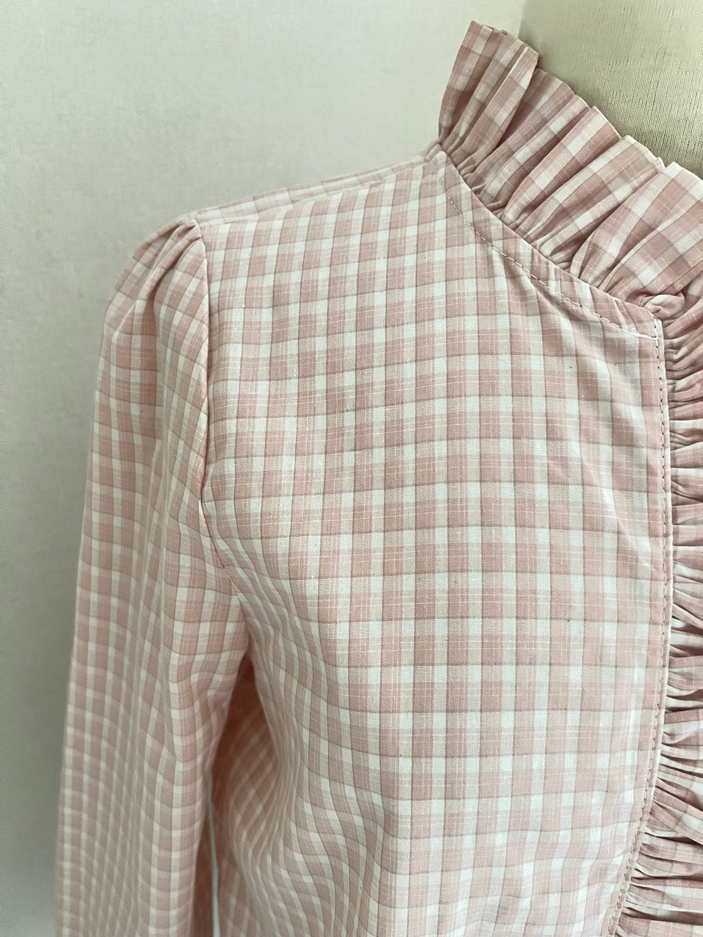 Détail motif carreaux rose poudré blouse Angèle Lili & Lala