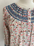 Blouse fleurie In April 1986 Fleur - détail col brodé écru