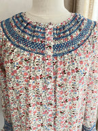 Blouse fleurie In April 1986 Fleur - détail col brodé écru