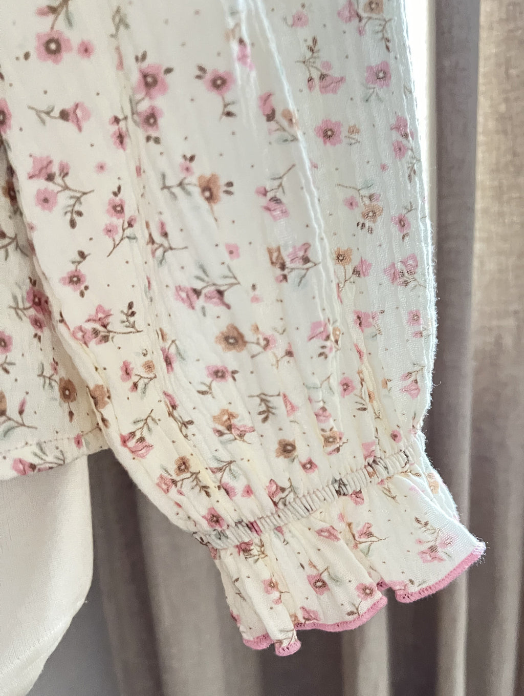 Détail finitions et coutures blouse Margot Lili & Lala
