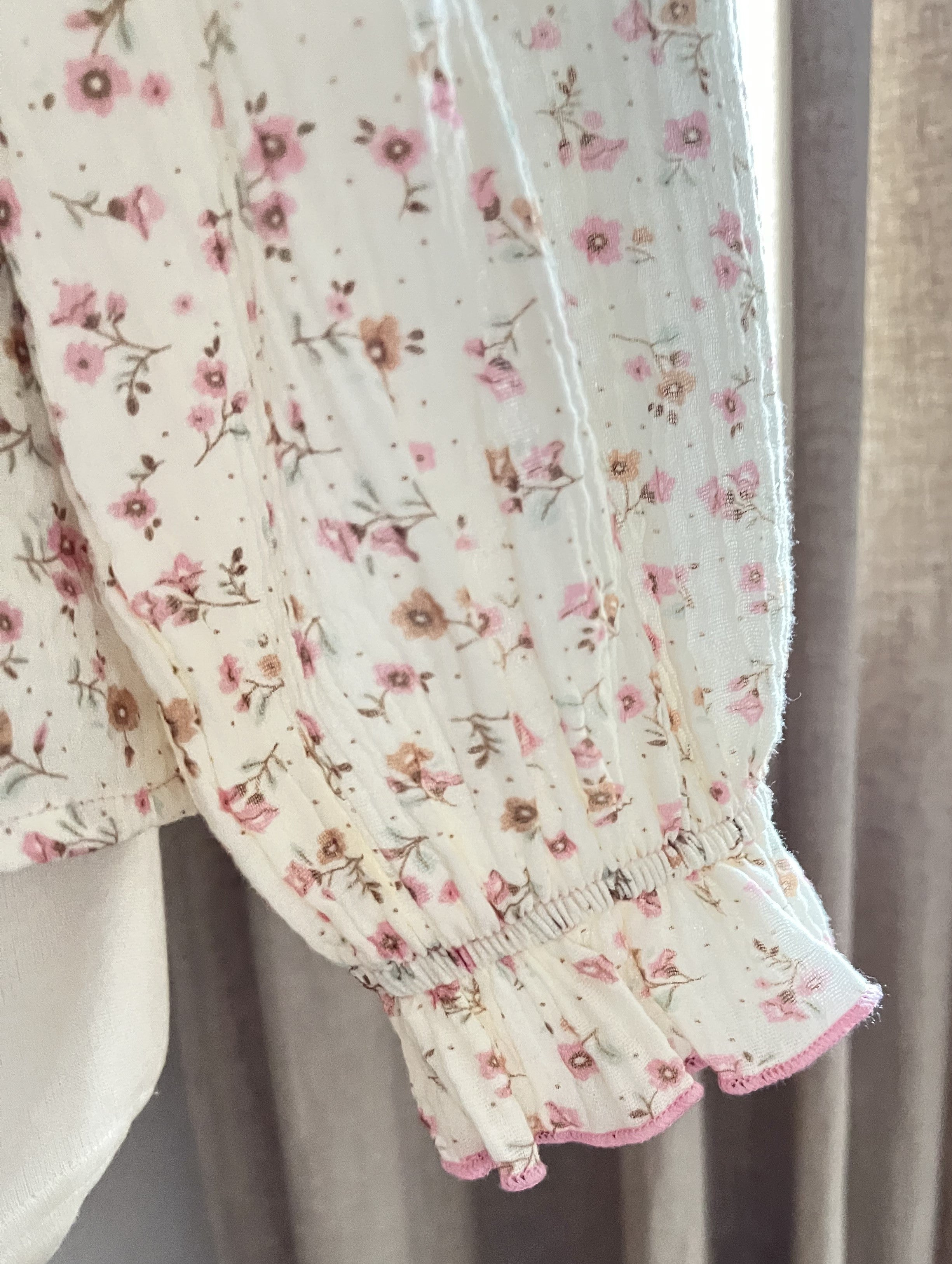 Détail finitions et coutures blouse Margot Lili & Lala