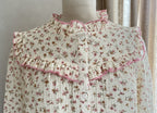 Gros plan motif fleuri gaze de coton blouse Margot