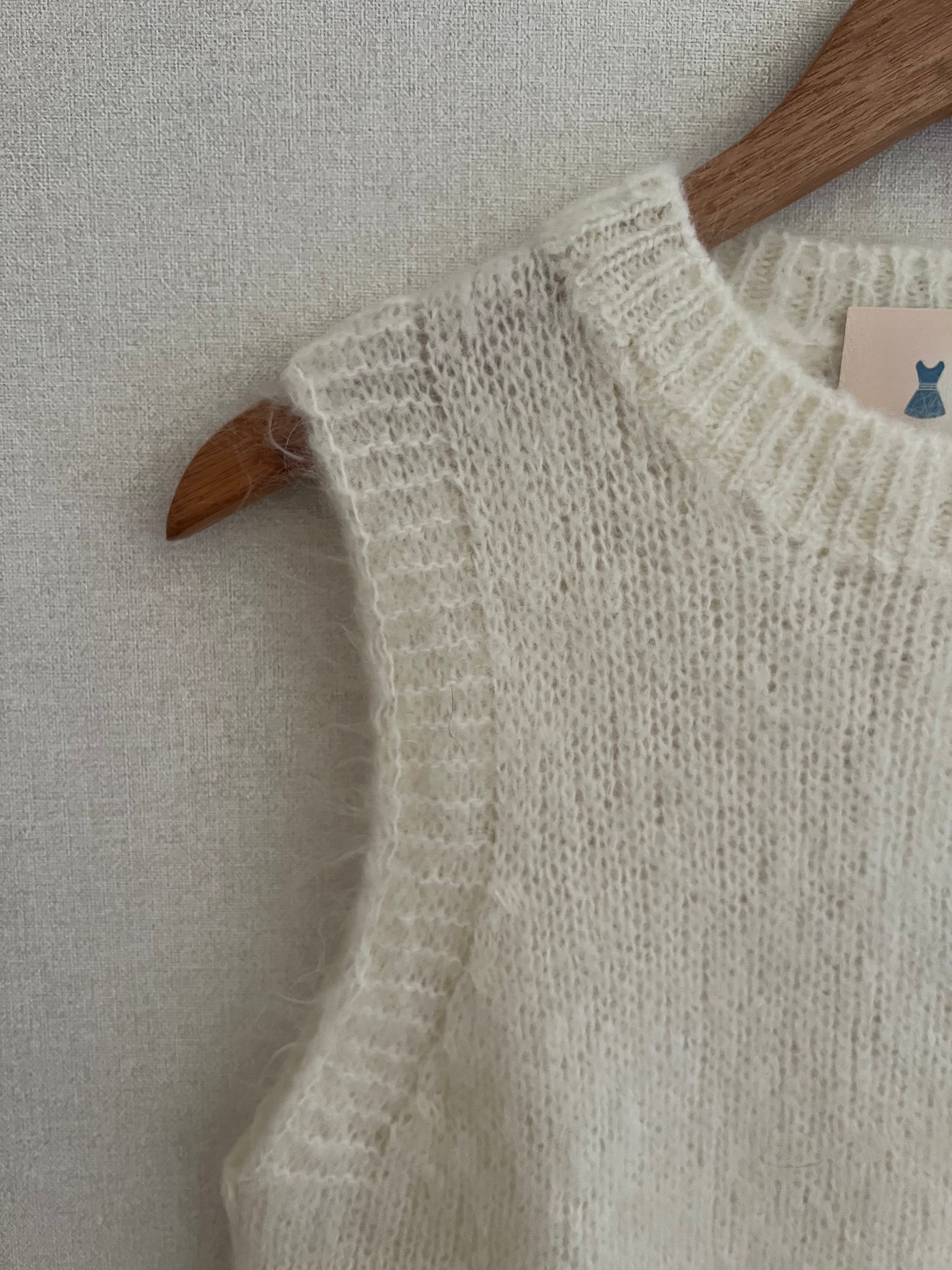 Pull Soline mohair écru col rond côtelé - détail maille douce