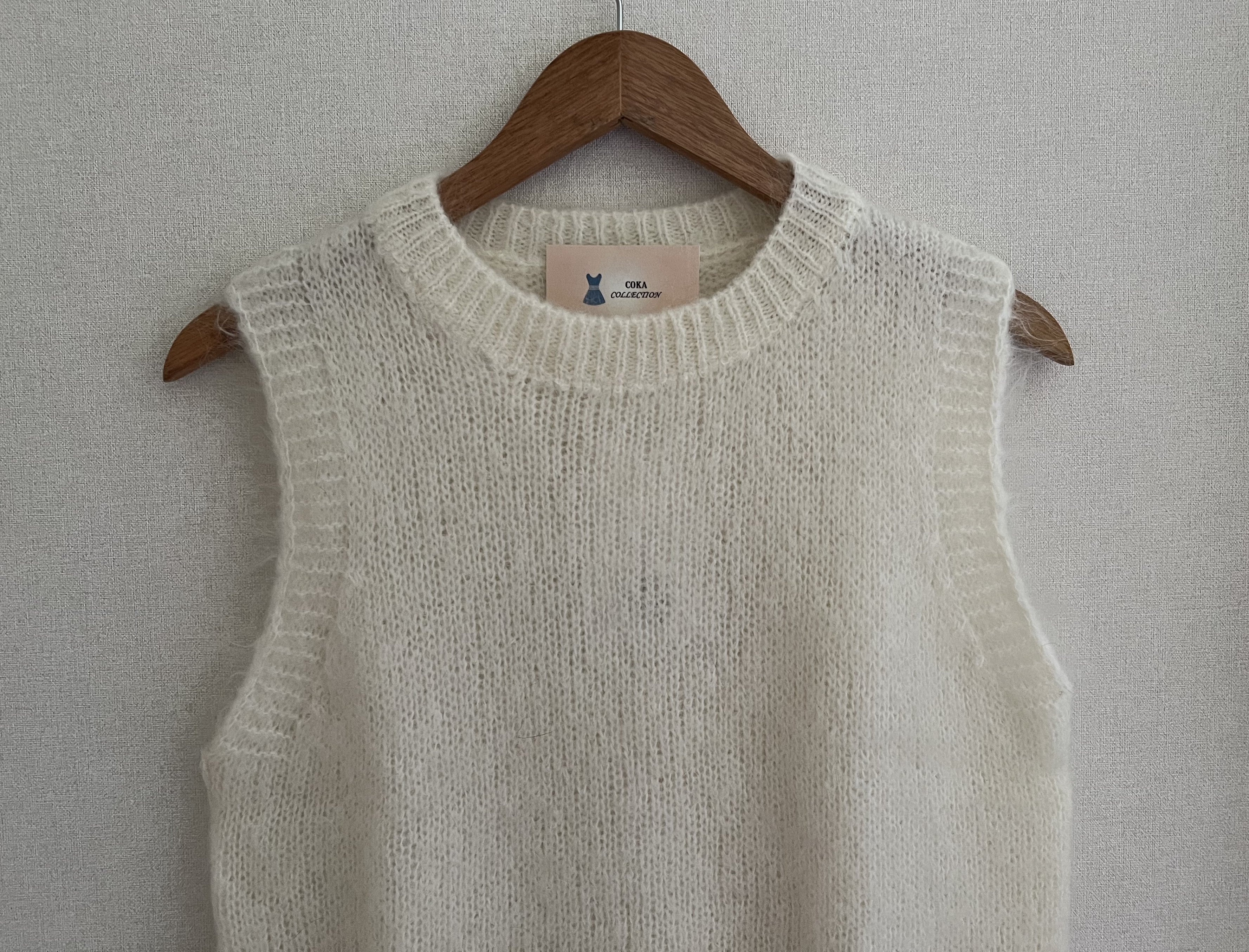 Pull Soline mohair écru col rond côtelé - détail maille douce