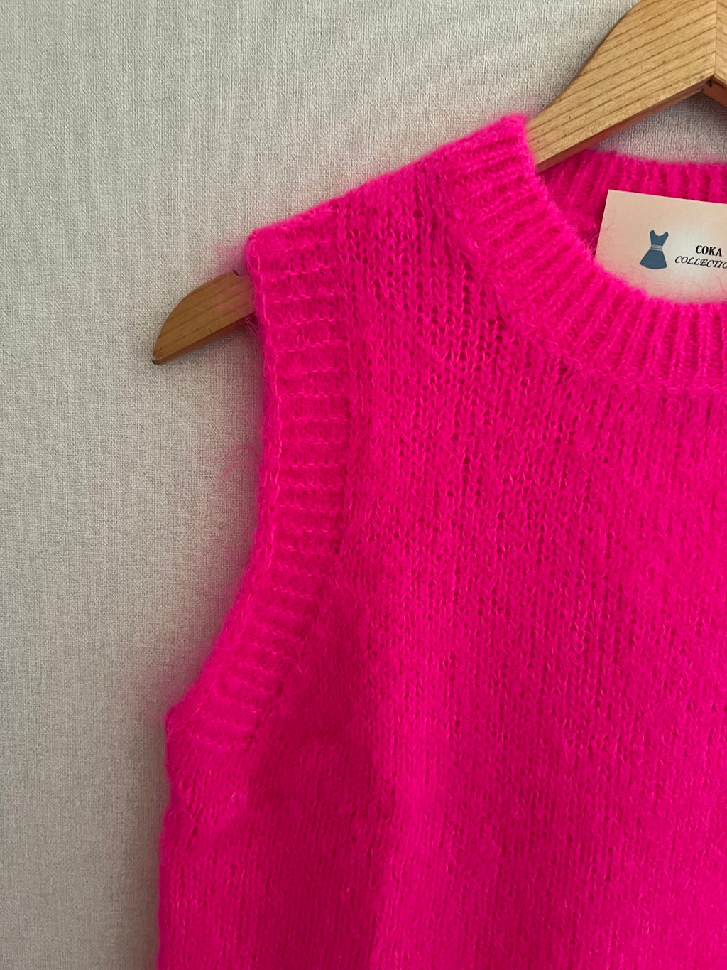 Pull Soline mohair rose fluo col rond côtelé - détail maille douce