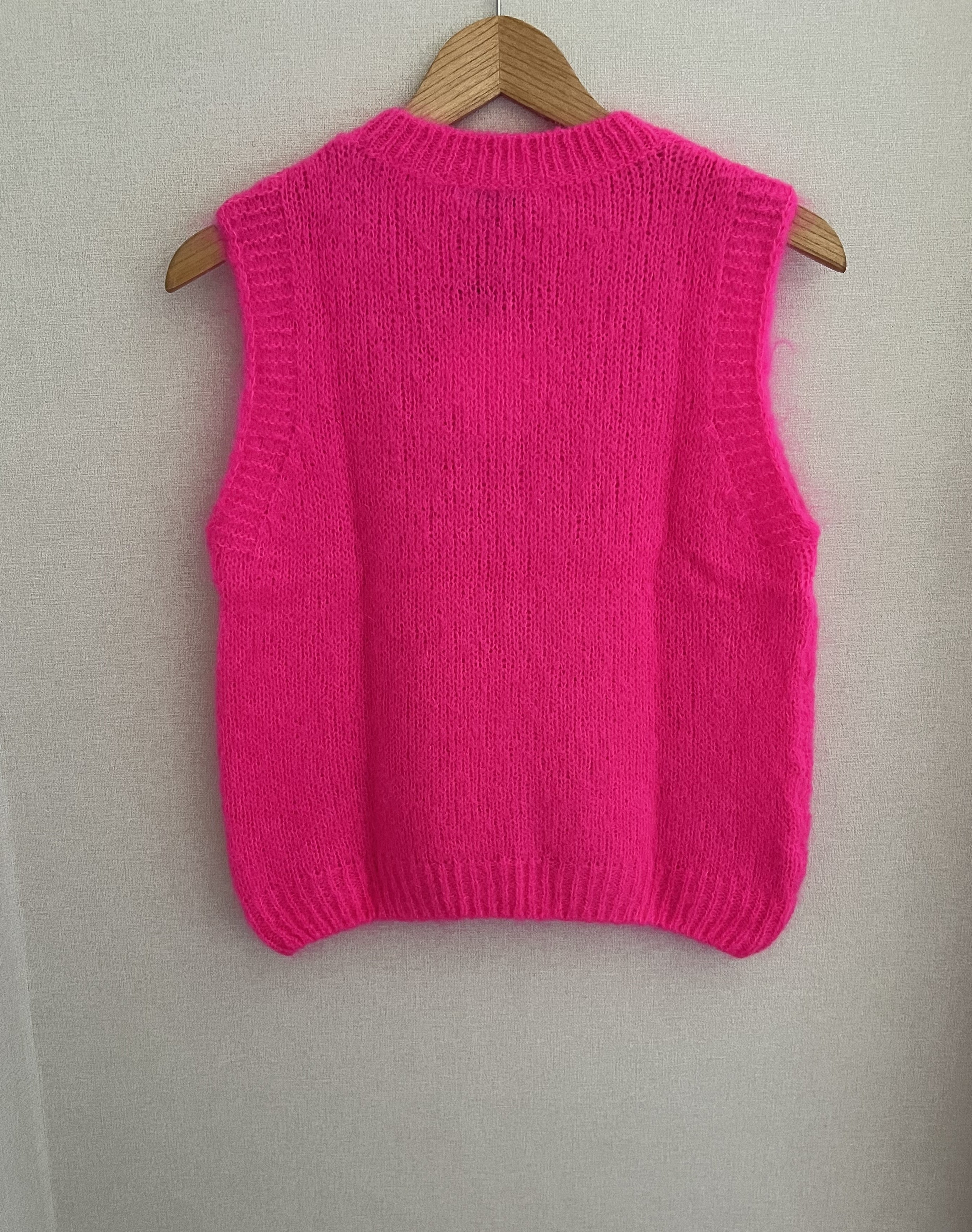 Pull sans manches rose fluo fabrication italienne - vue de dos