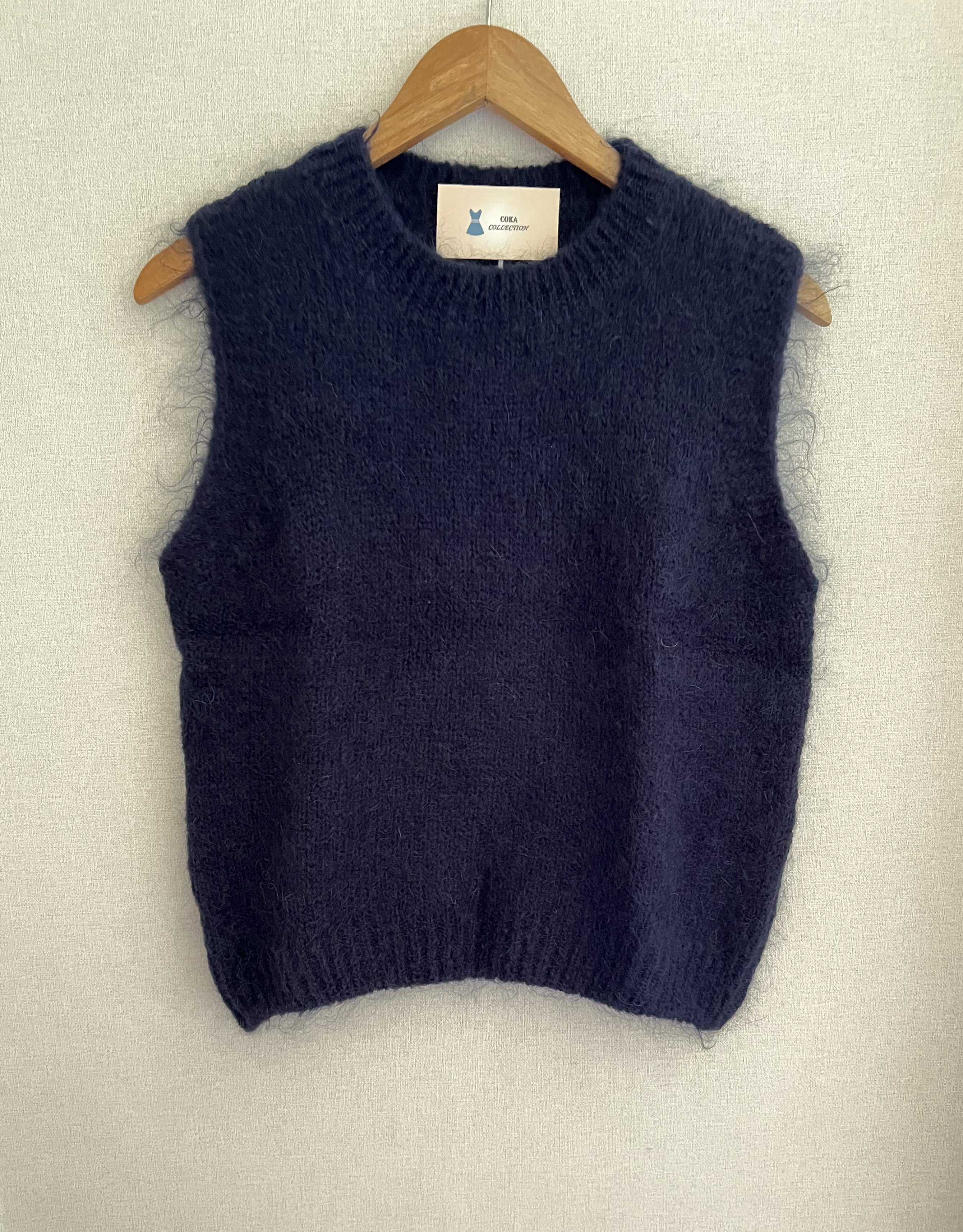 Pull sans manches mohair bleu marine femme - vue de face - Coka Collection