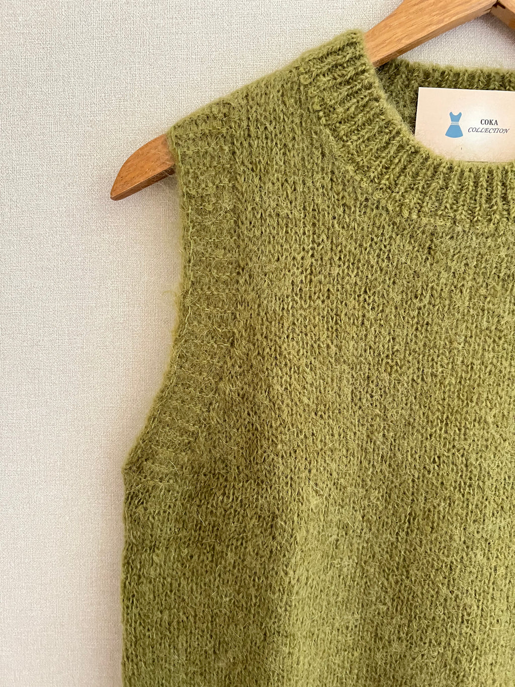 Pull Soline mohair vert olive col rond côtelé - détail maille douce