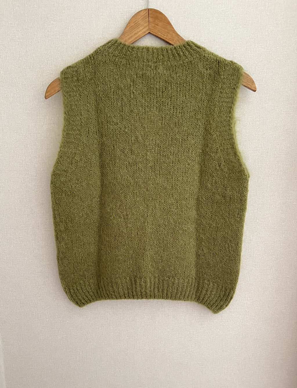 Pull sans manches vert olive fabrication italienne - vue de dos