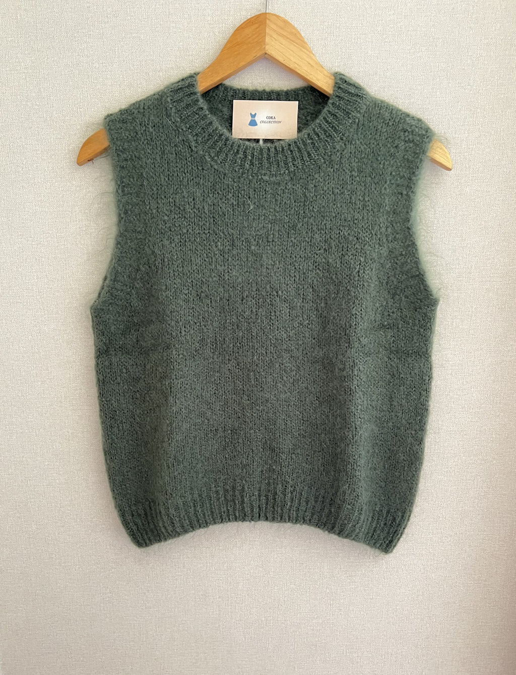 Pull sans manches mohair vert kaki femme - vue de face - Coka Collection