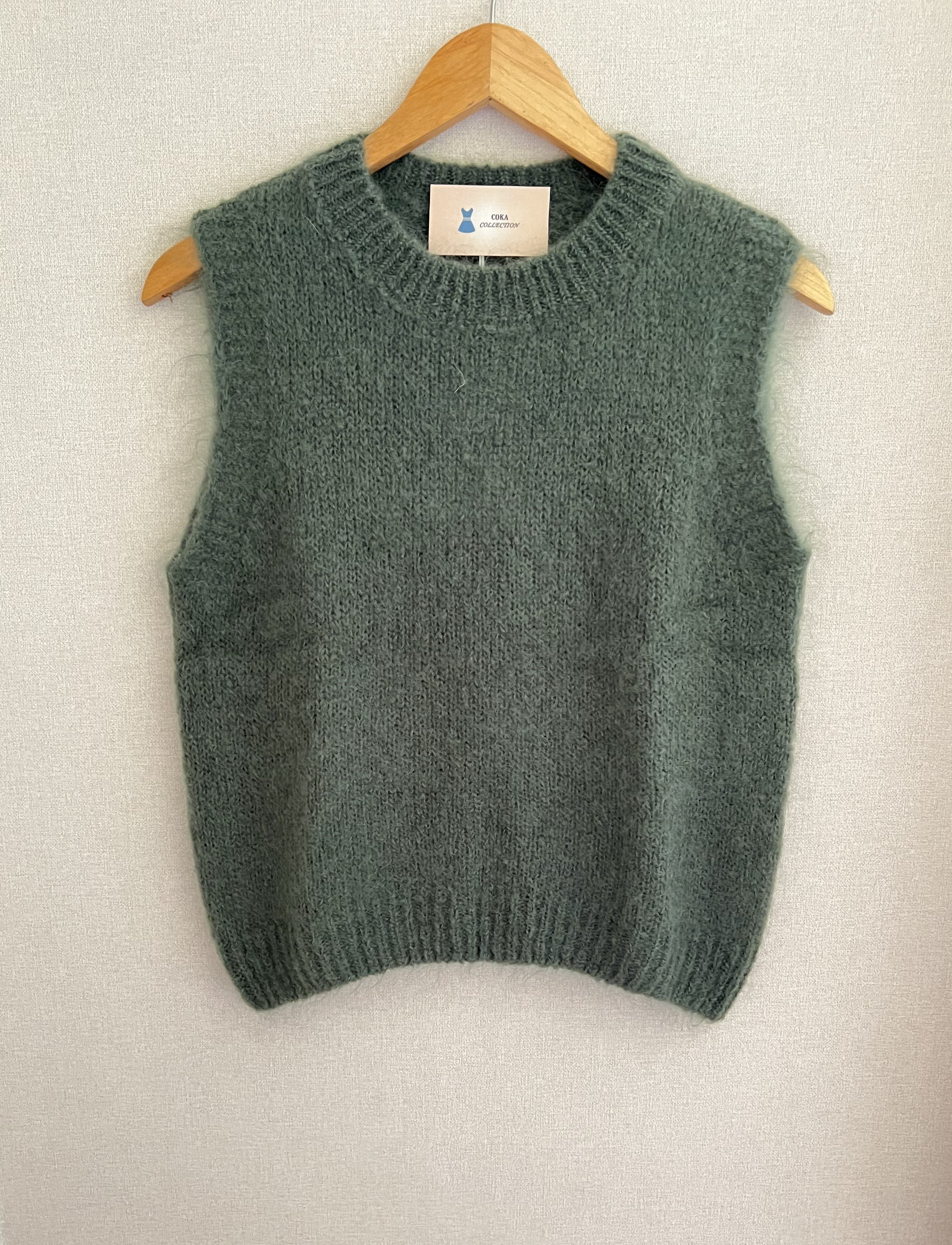 Pull sans manches mohair vert kaki femme - vue de face - Coka Collection