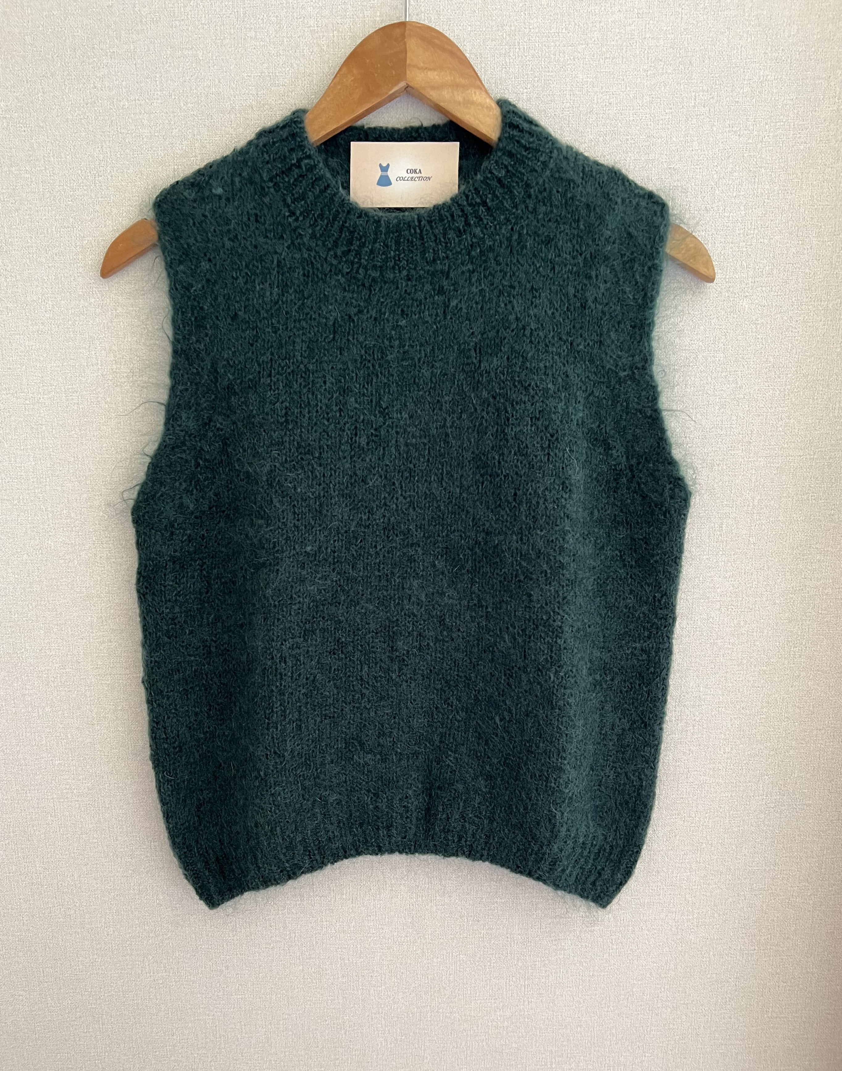 Pull sans manches mohair vert sapin femme - vue de face - Coka Collection