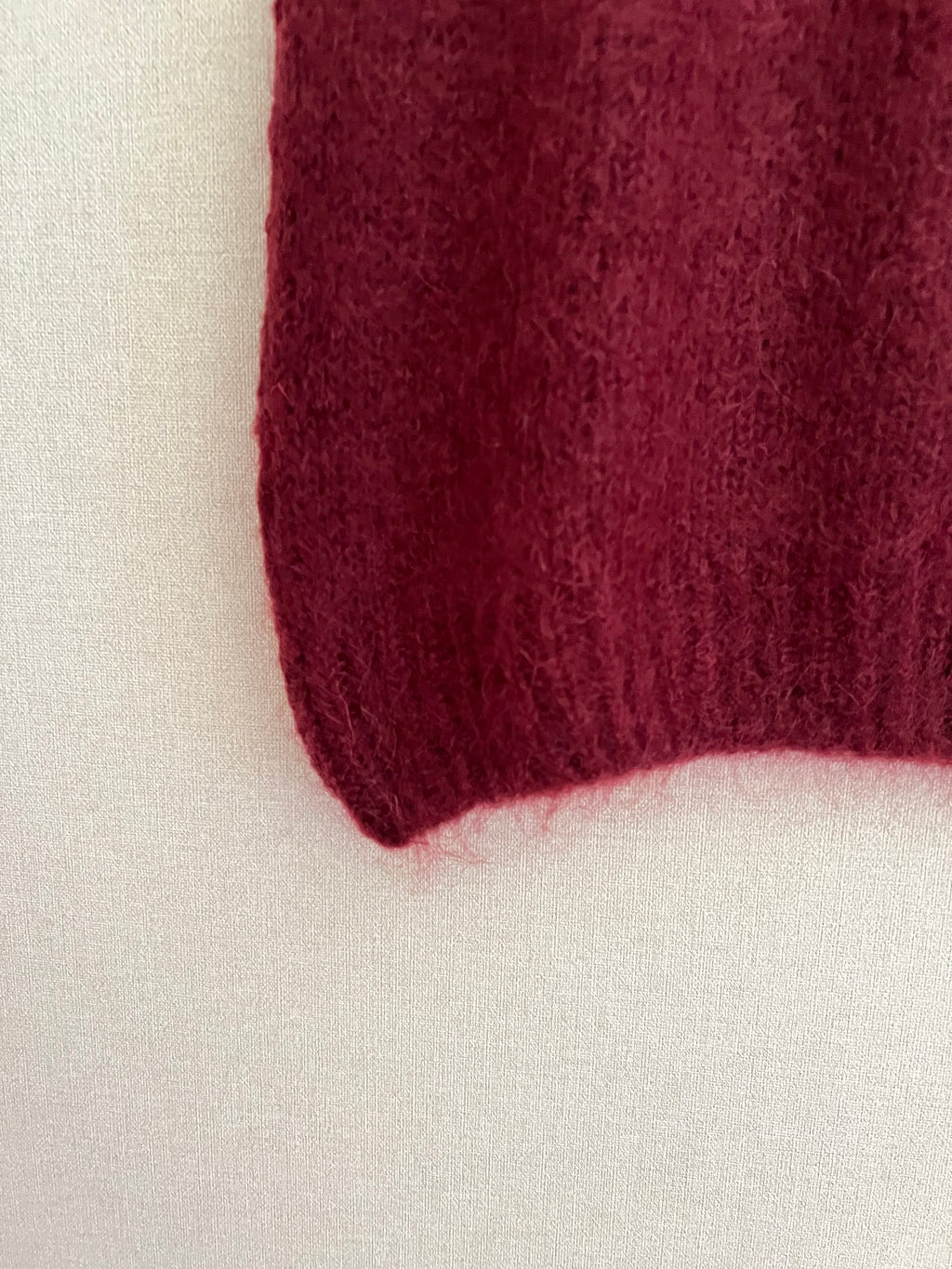 Pull mohair femme bordeaux - détail bas côtelé
