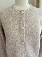 Gilet femme beige chiné maille douce - détail boutons recouverts vichy