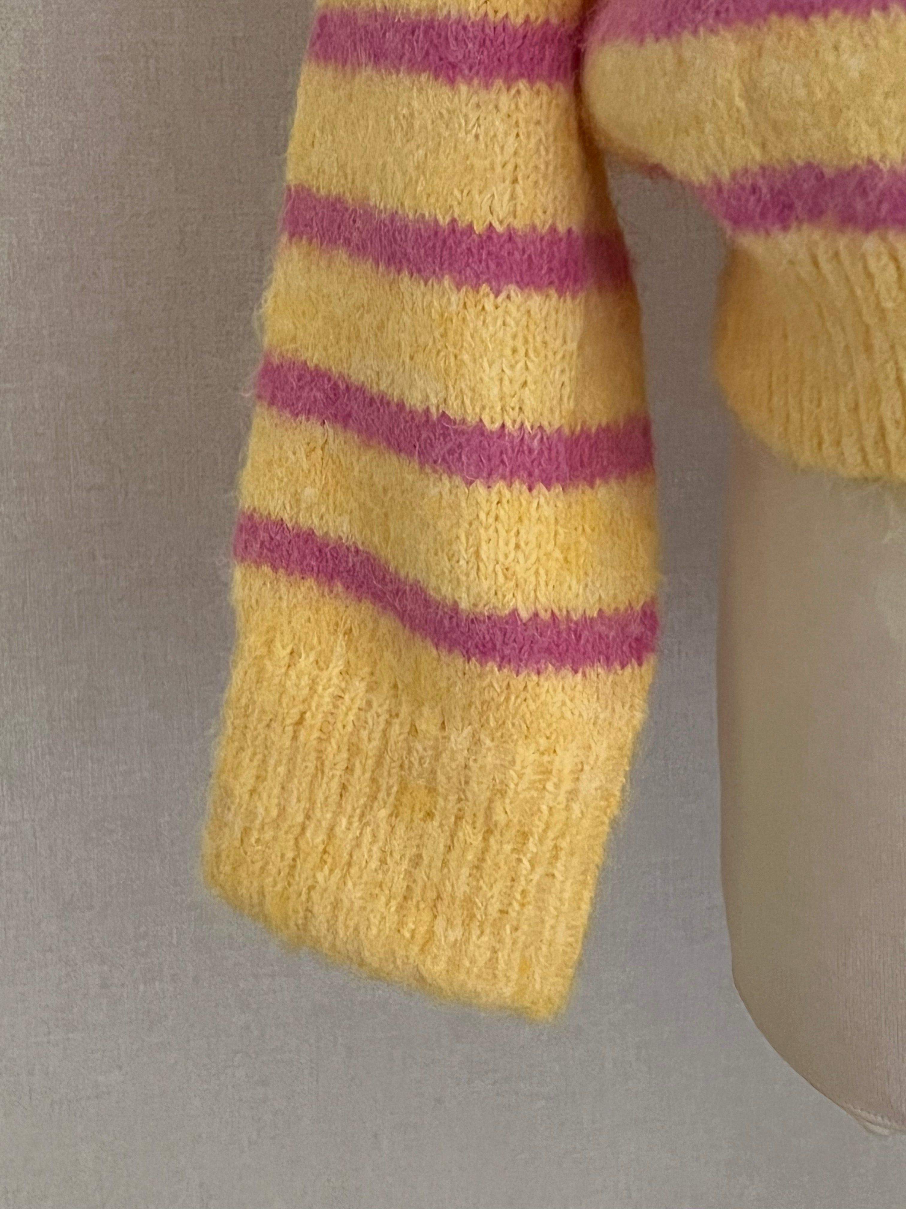 Pull femme rayé jaune rose épaules tombantes - détail bord-côte poignets