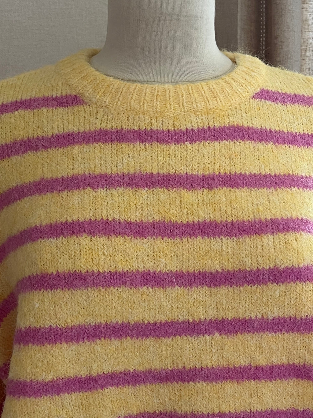 Pull maille douce rayures jaune rose - coupe ample et confortable