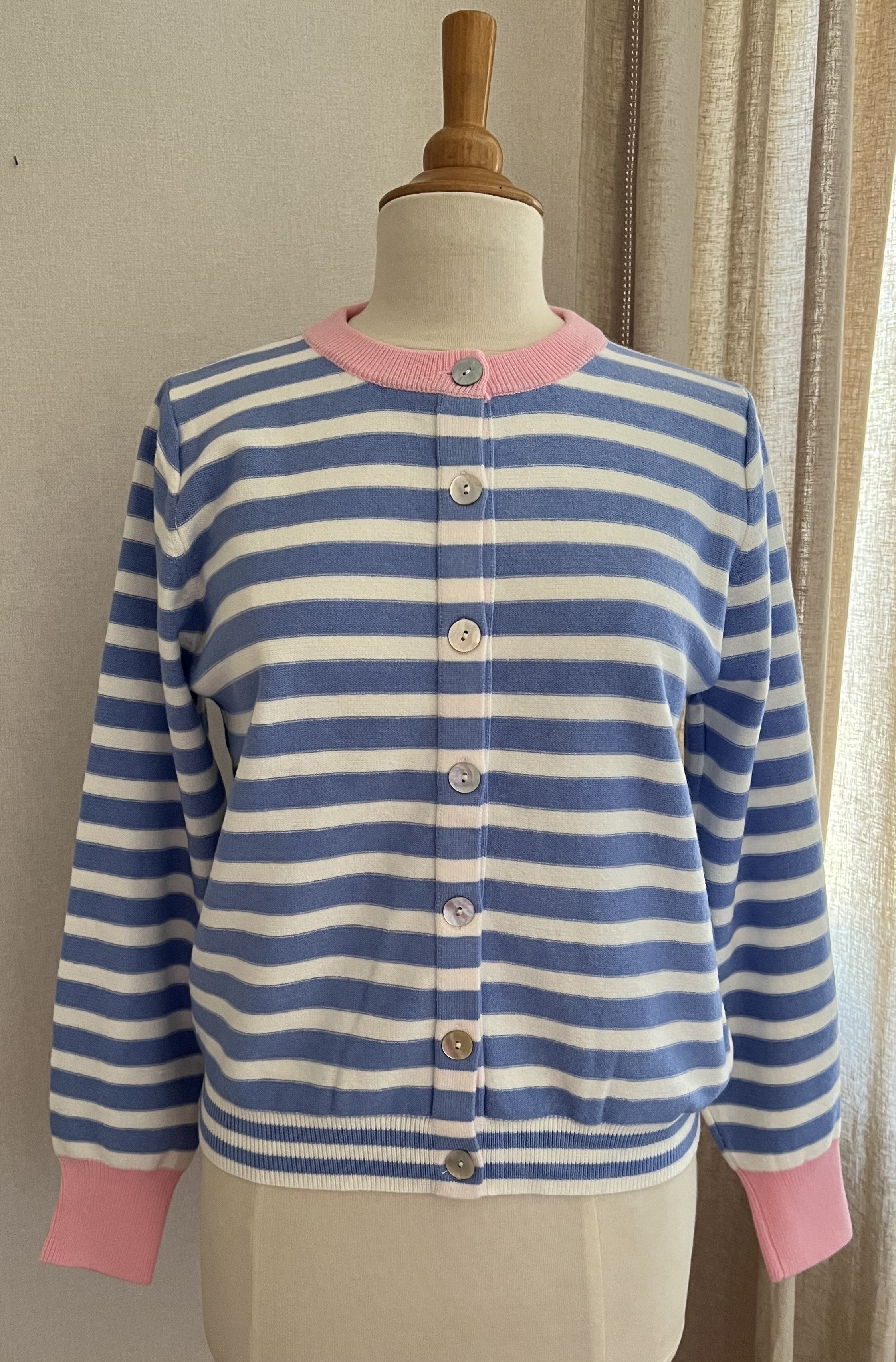 Gilet Rosalie Kilky rayé bleu blanc femme - vue de face - Coka Collection