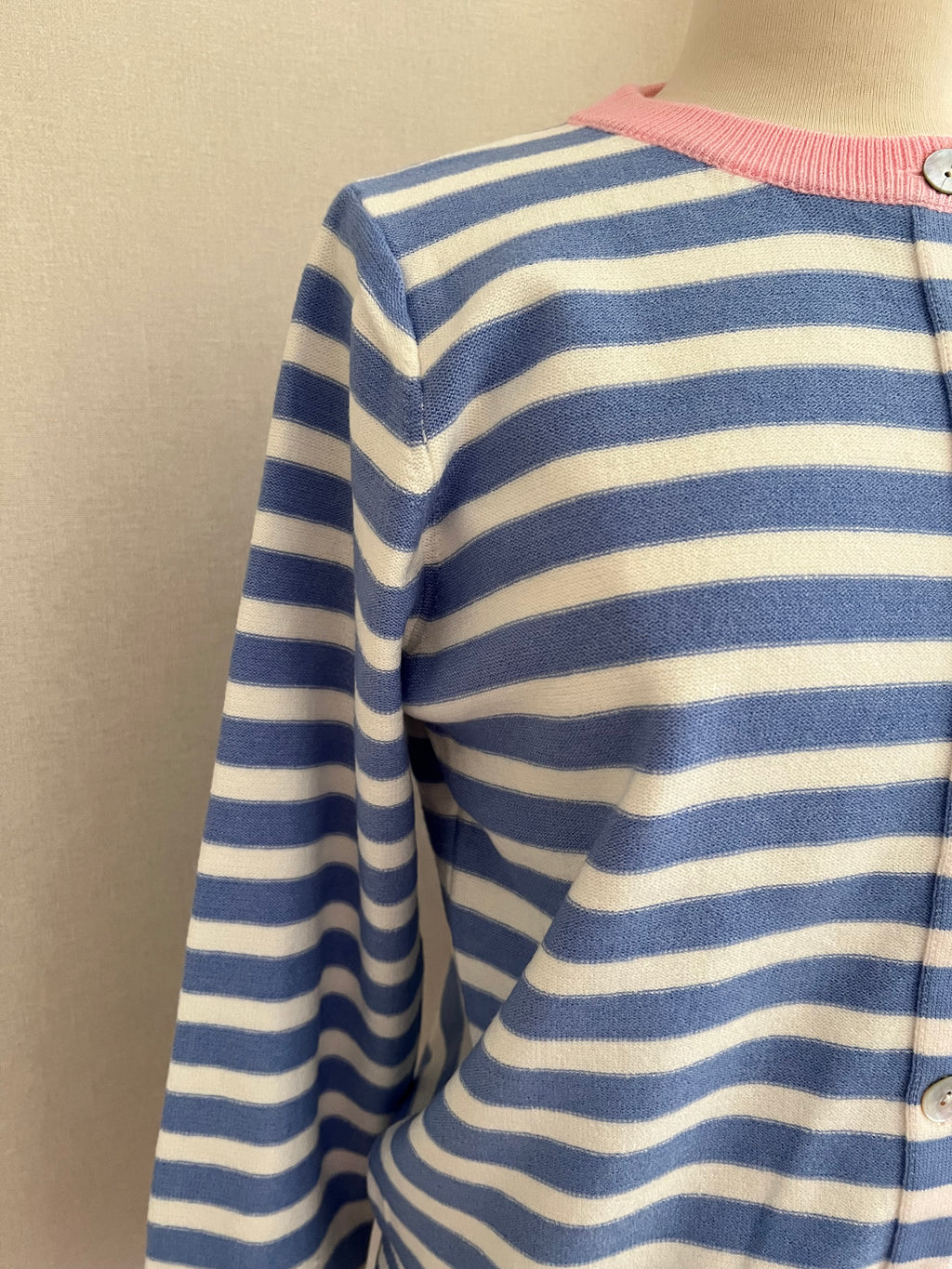 Gilet maille douce rayures bleu blanc - style frais et féminin