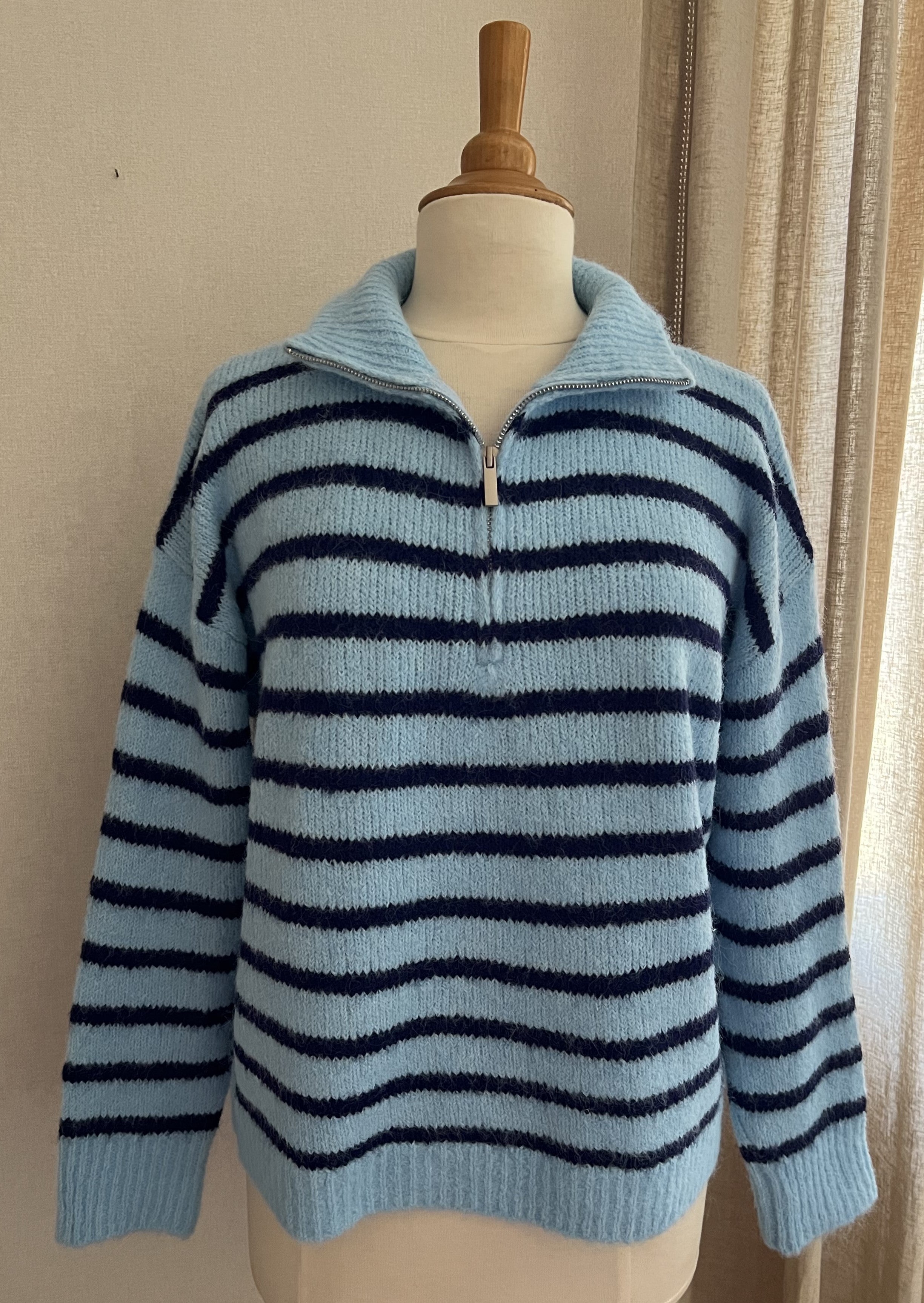 Pull Lou Kilky rayé bleu ciel marine femme - vue de face - Coka Collection