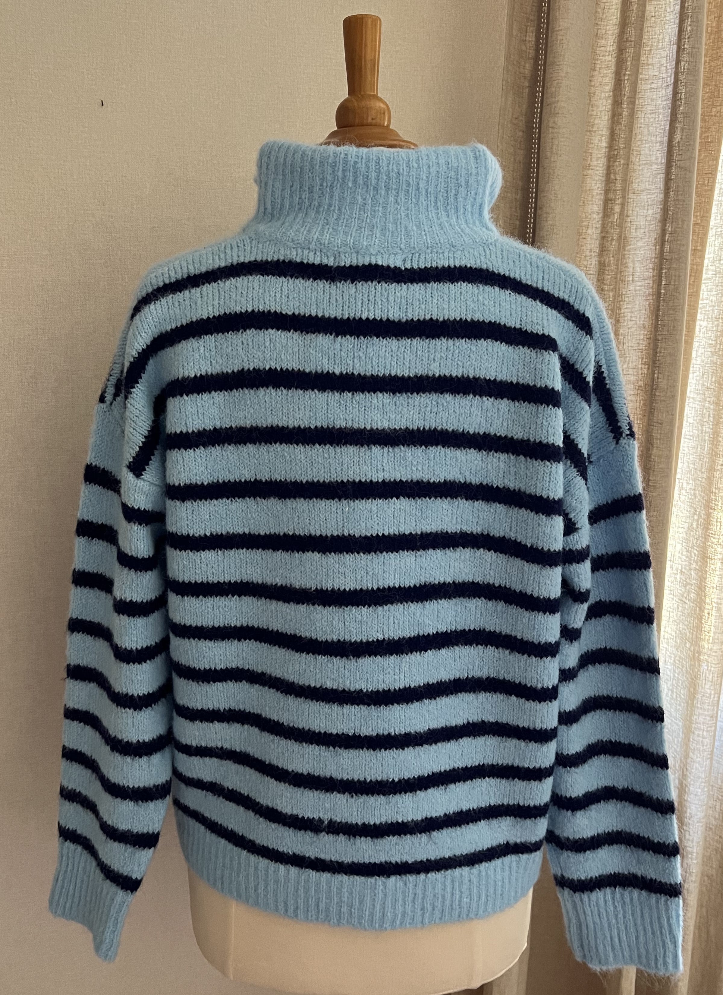 Pull Lou Kilky rayé bleu ciel marine - vue de dos