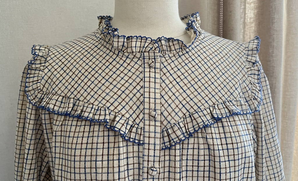 Blouse Elise Lili & Lala - détail empiècement volanté carreaux beige bleu
