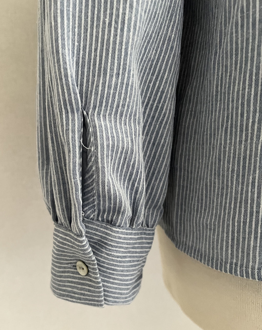 Blouse Ninon Season - détail manches bouffantes rayées bleu blanc