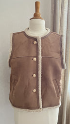 Gilet Romy suédine beige sans manches Lili & Lala - vue de face - Coka Collection