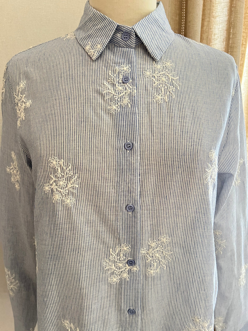 Blouse Agathe rayée coton – look casual chic détail col et boutons | Coka Collection